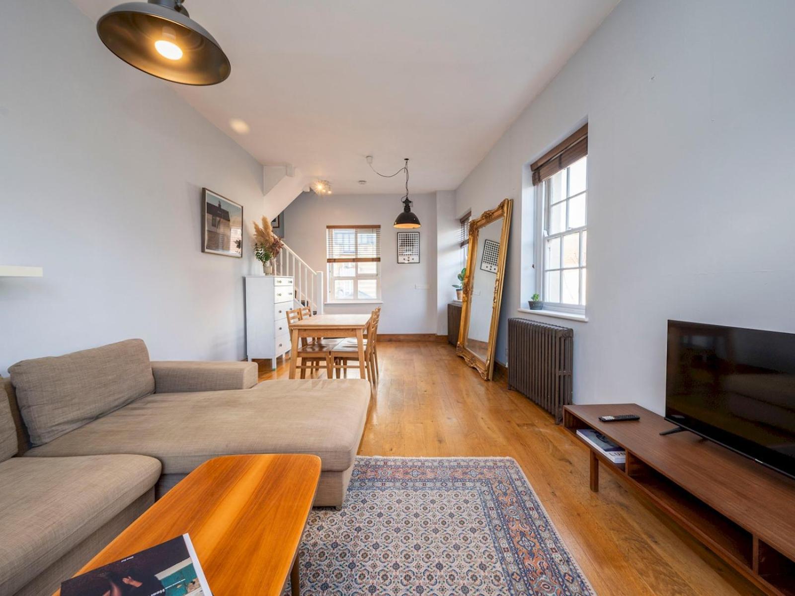 Ferienhaus Pass The Keys Unique 1 Bed Over 3 Floors With Private Terrace *